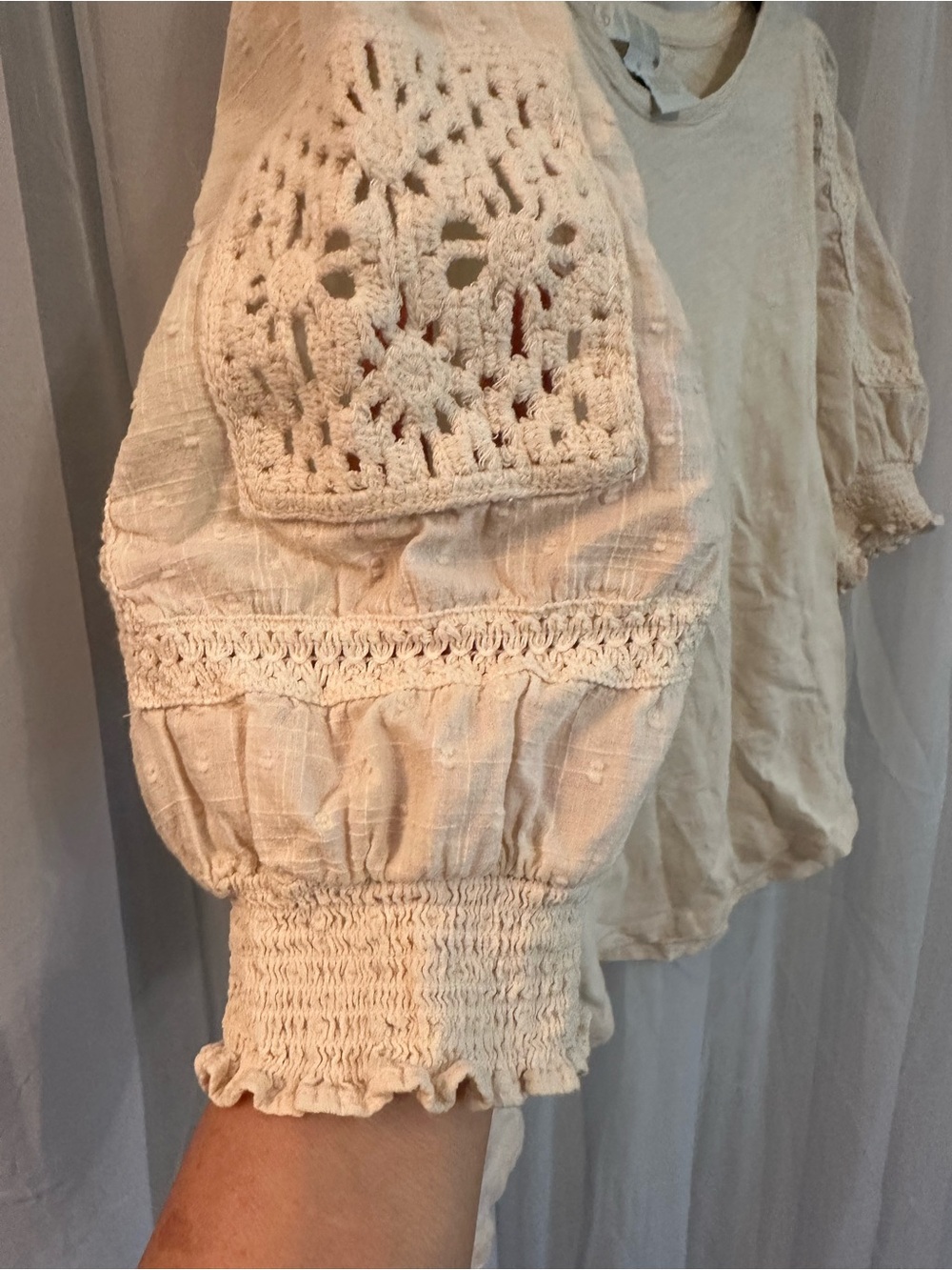 Design History Cream Crochet Sleeve Women’s Top - Picture 2 of 6